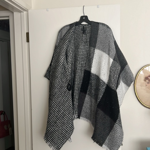 Plaid reversible pancho worn once - Picture 2 of 4